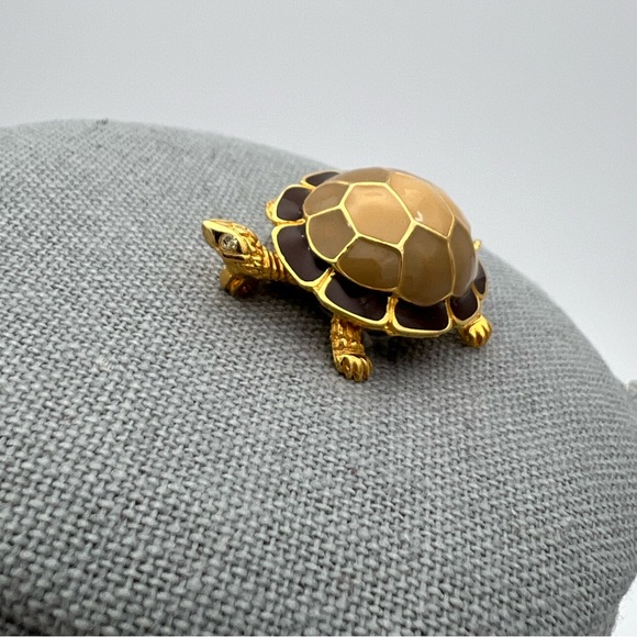 Brown & Tan Enamel Gold Tone Turtle Brooch - Picture 2 of 5